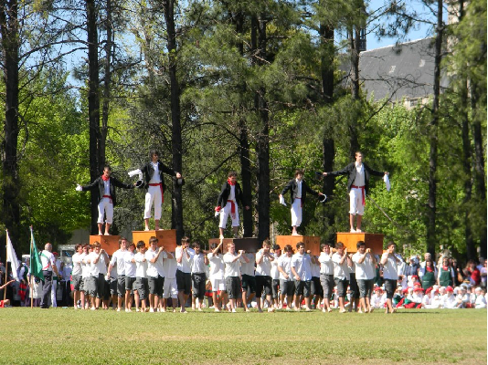 Los dantzaris del Euskal Echea bailaron 'Katxarranka' (foto Euskal Echea)